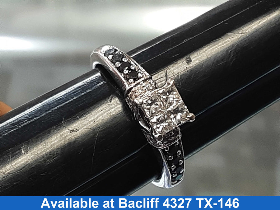 Women's Ring - White Gold 10k (.417) 2.5 grams Size 6