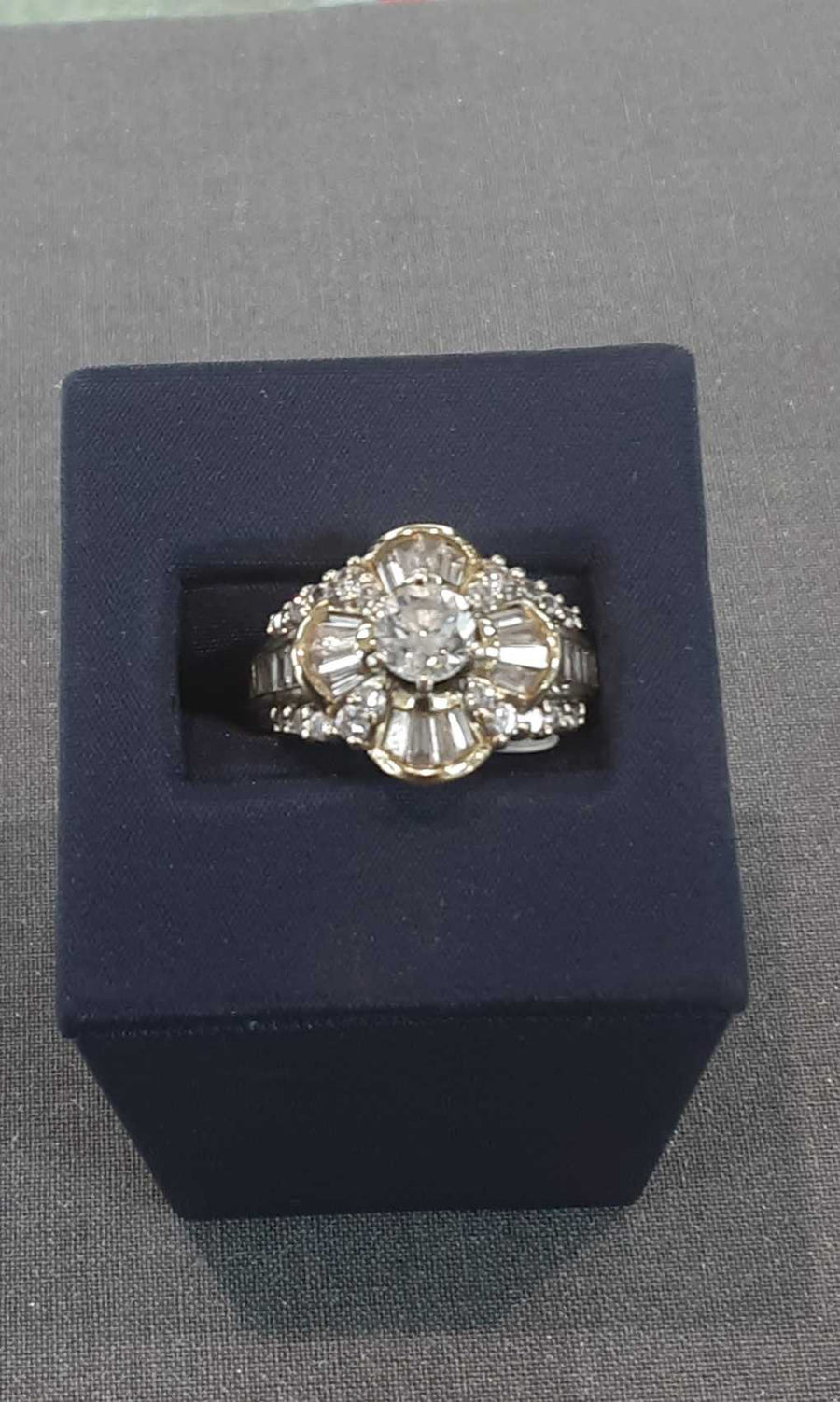 Women's Ring - Yellow Gold 14k (.585) 9.9 grams Size 9.5