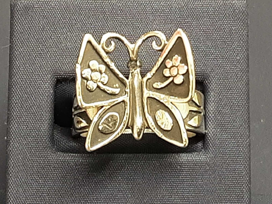 Women's Ring - Silver 10.8 grams Size 9
