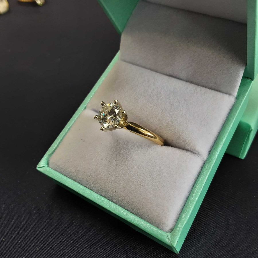 Women's Ring - Solitaire - Yellow Gold 14k (.585) 2.8 grams Size 7