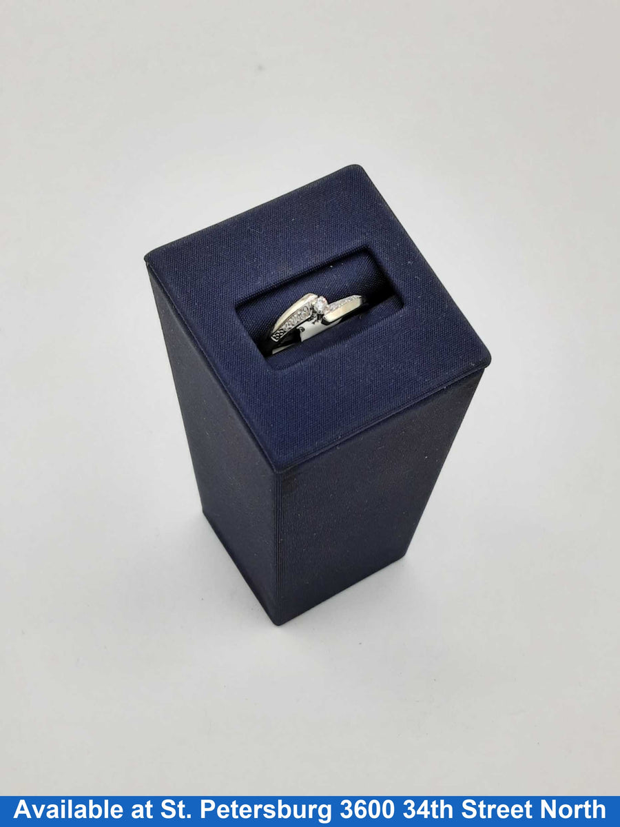 Women's Ring - White Gold 14k (.585) 1.9 grams Size 7