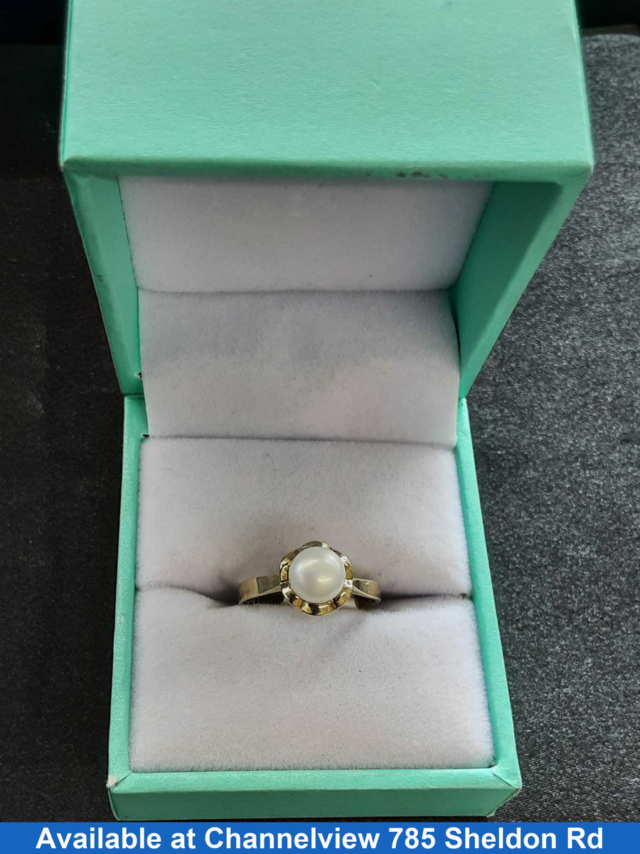 Women's Ring - Solitaire - Yellow Gold 10k (.417) 1.8 grams Size 5.5