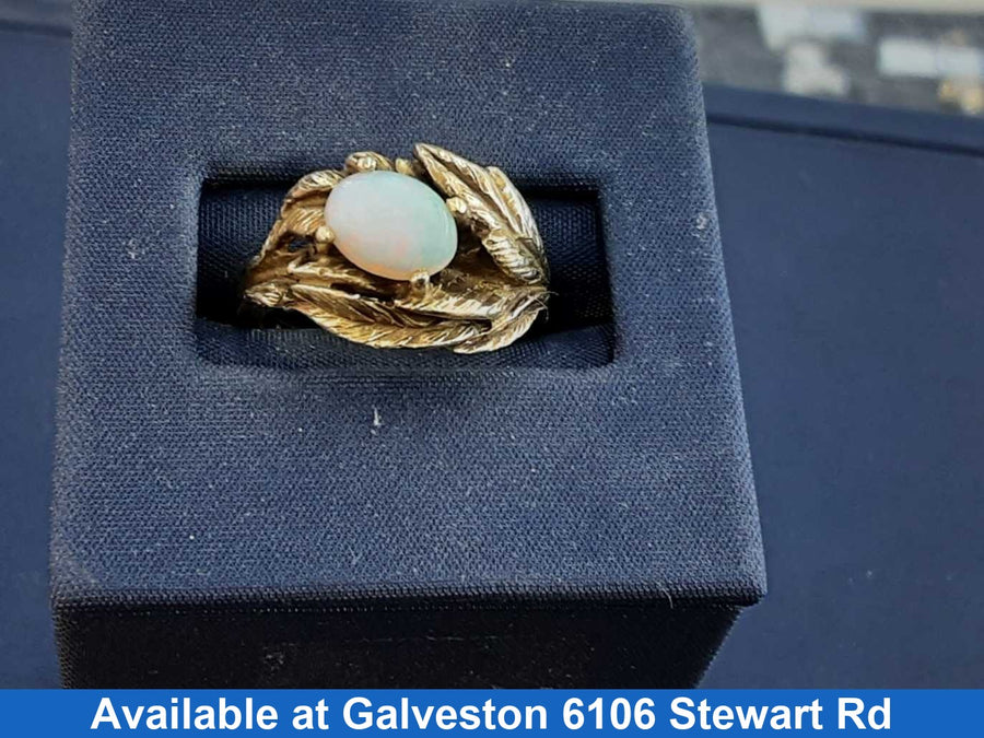 Women's Ring - Yellow Gold 14k (.585) 6.5 grams Size 6.5