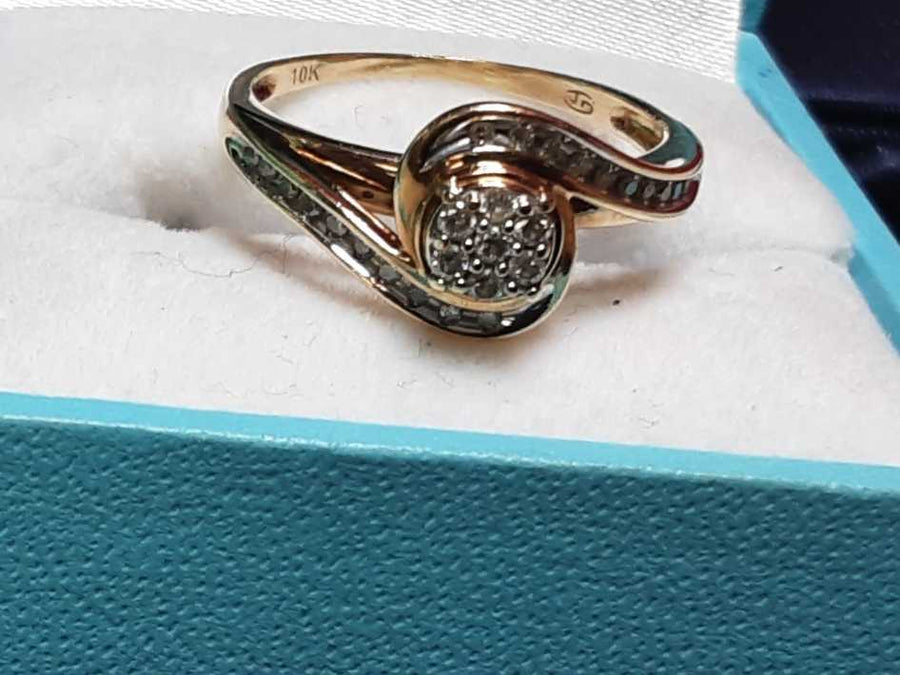 Women's Ring - Yellow Gold 10k (.417) 2.1 grams Size 6