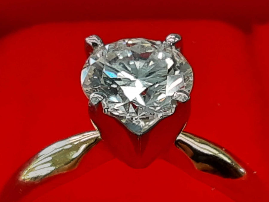 Women's Ring - Solitaire - Yellow Gold 18k (.750) 3.1 grams Size 7