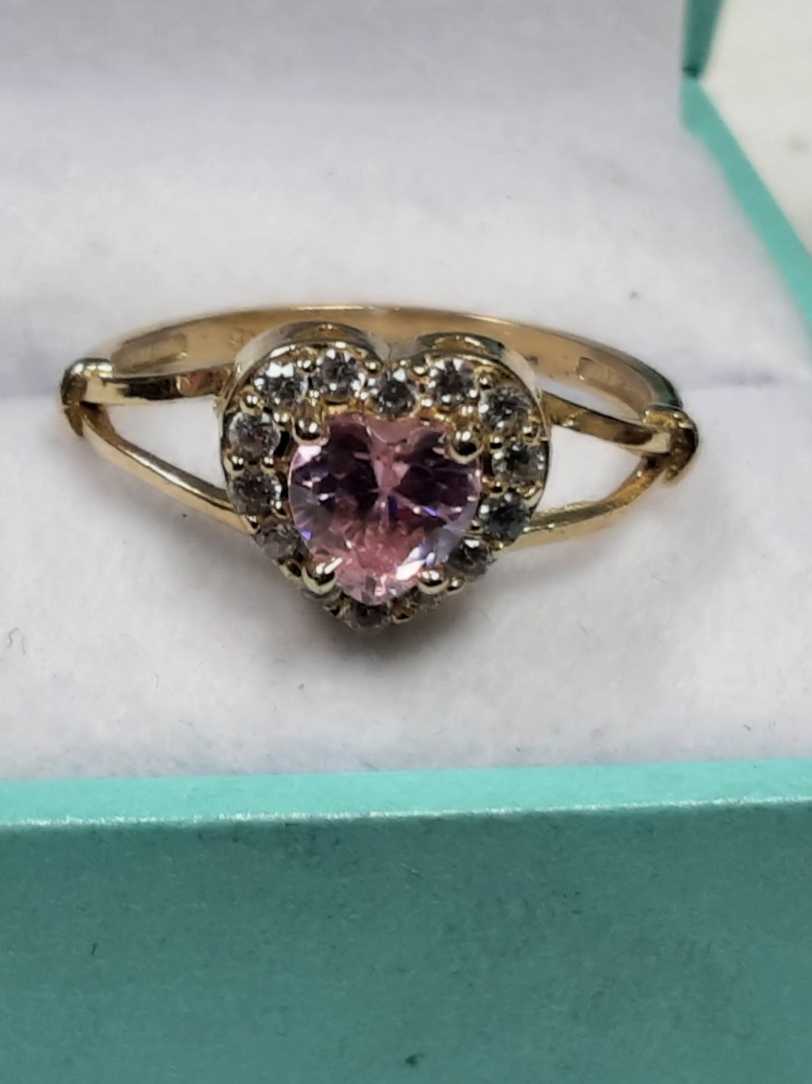 Women's Ring - Yellow Gold 14k (.585) 2.2 grams Size 7.5