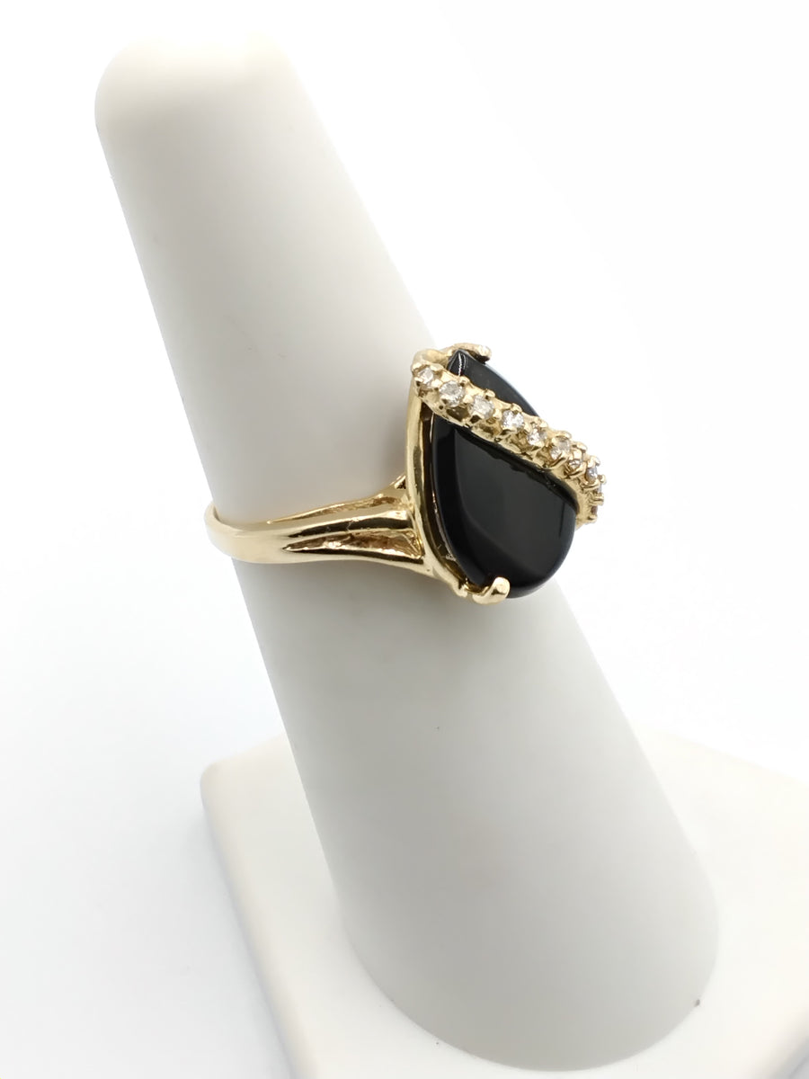 Women's Ring - Yellow Gold 14k (.585) 3.2 grams Size 5.5