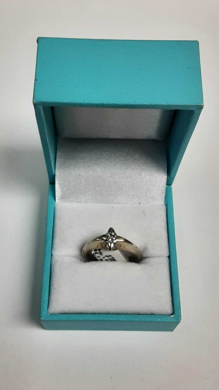 Women's Ring - Solitaire - White Gold 14k (.585) 4 grams Size 8