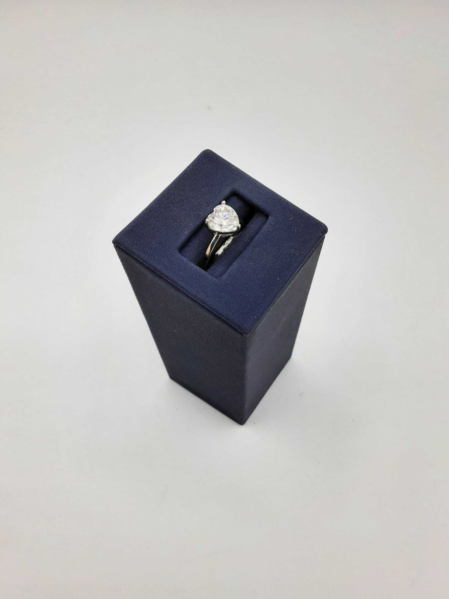 Women's Ring - Solitaire - White Gold 14k (.585) 1.9 grams Size 8