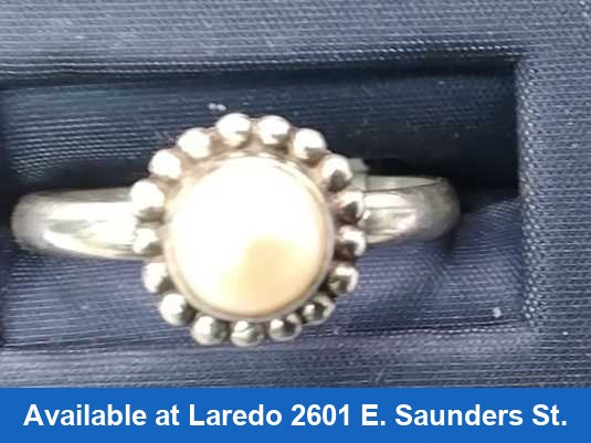 Women's Ring - Silver 3.4 grams Size 8