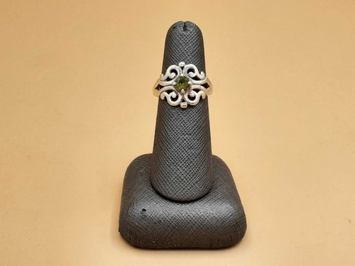 Women's Ring - Solitaire - Silver 5.2 grams Size 8