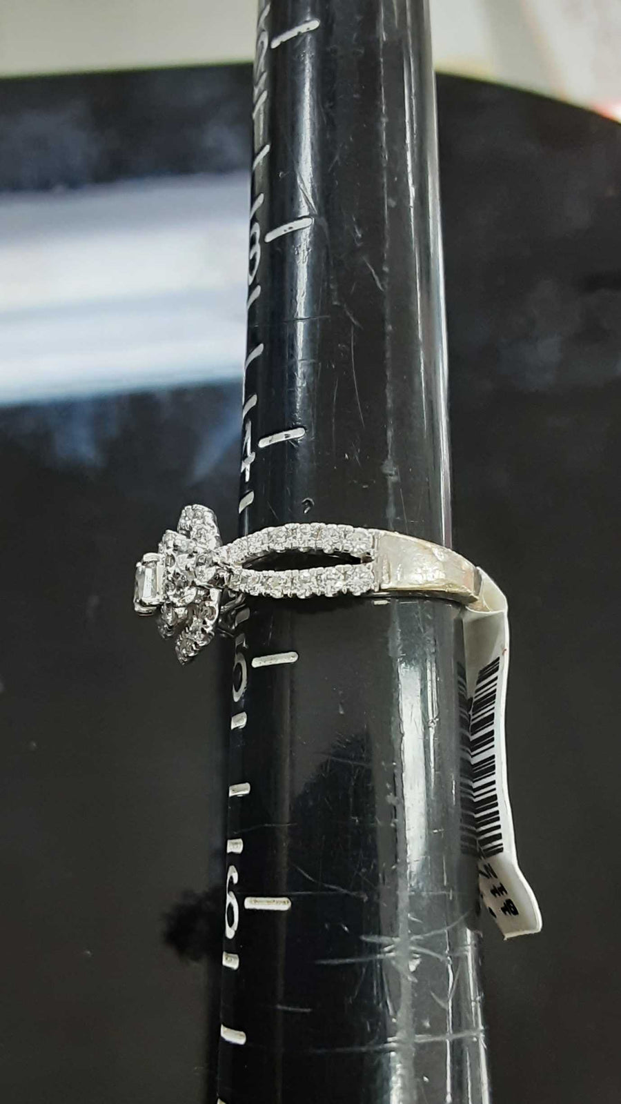 Women's Ring - Solitaire - White Gold 10k (.417) 10 grams Size 7
