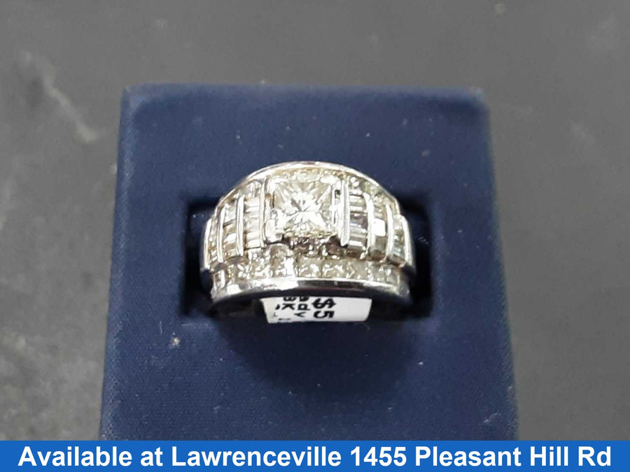 Women's Ring - White Gold 18k (.750) 11.5 grams Size 9.5