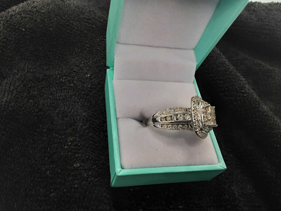Women's Ring - White Gold 10k (.417) 7.4 grams Size 7