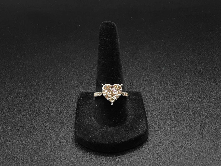 Women's Ring - White Gold 18k (.750) 2.6 grams Size 7