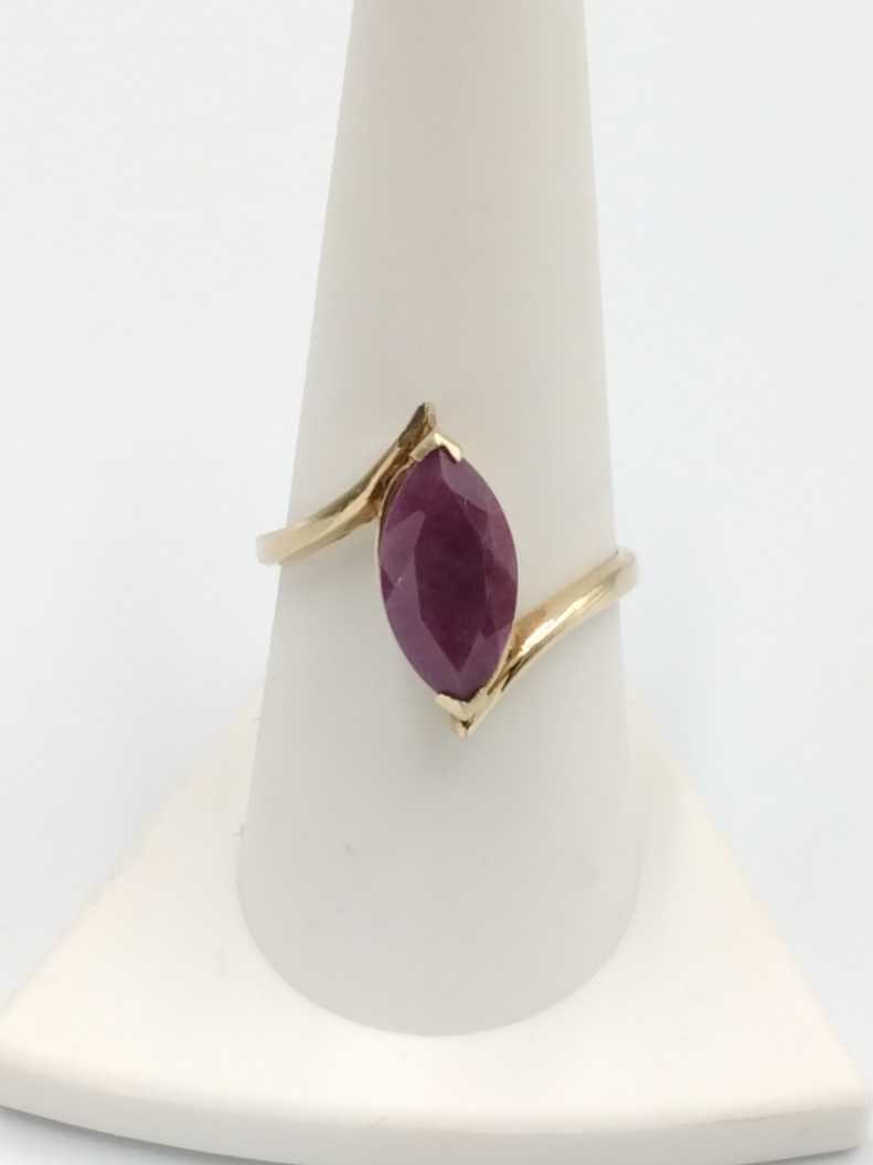 Women's Ring - Yellow Gold 10k (.417) 3 grams Size 9