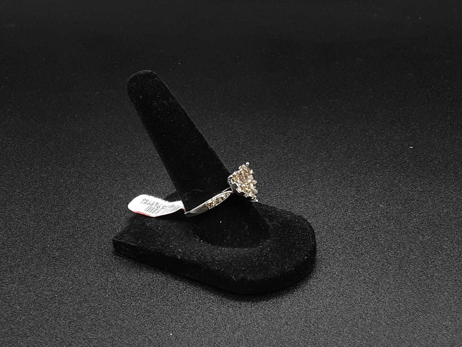 Women's Ring - White Gold 18k (.750) 2.6 grams Size 7