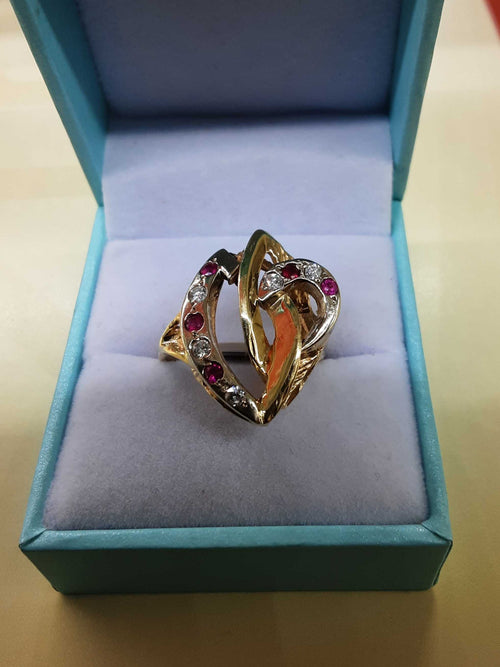 Women's Ring - Yellow Gold 10k (.417) 6.5 grams Size 7
