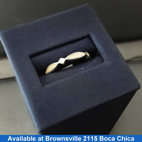 Women's Ring - Silver 1.4 grams Size 20