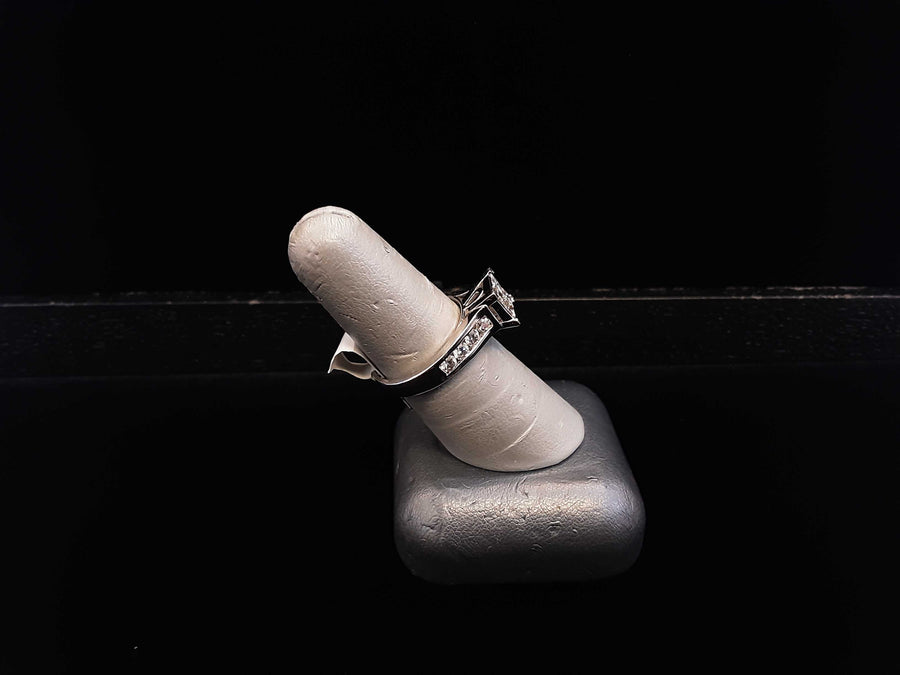 Women's Ring - Solitaire - White Gold 14k (.585) 5.1 grams Size 20