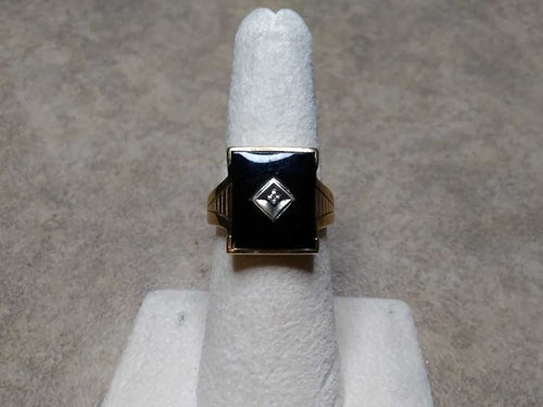 Men's Ring - Yellow Gold 10k (.417) 4.3 grams Size 7