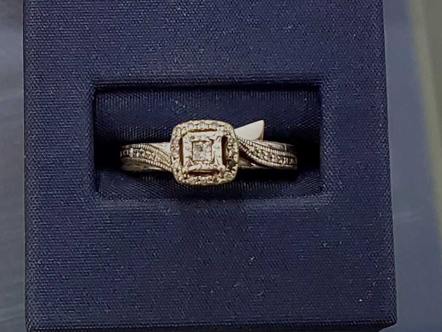 Women's Ring - Silver 3.6 grams Size 8