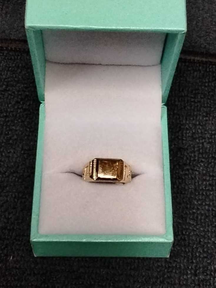 Men's Ring - Yellow Gold 14k (.585) 3.4 grams Size 4