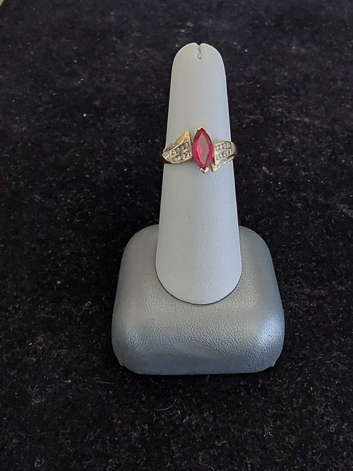Women's Ring - Yellow Gold 10k (.417) 2.6 grams Size 6.5