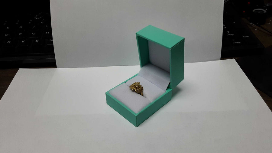 Women's Ring - Yellow Gold 18k (.750) 2.1 grams Size 5.5