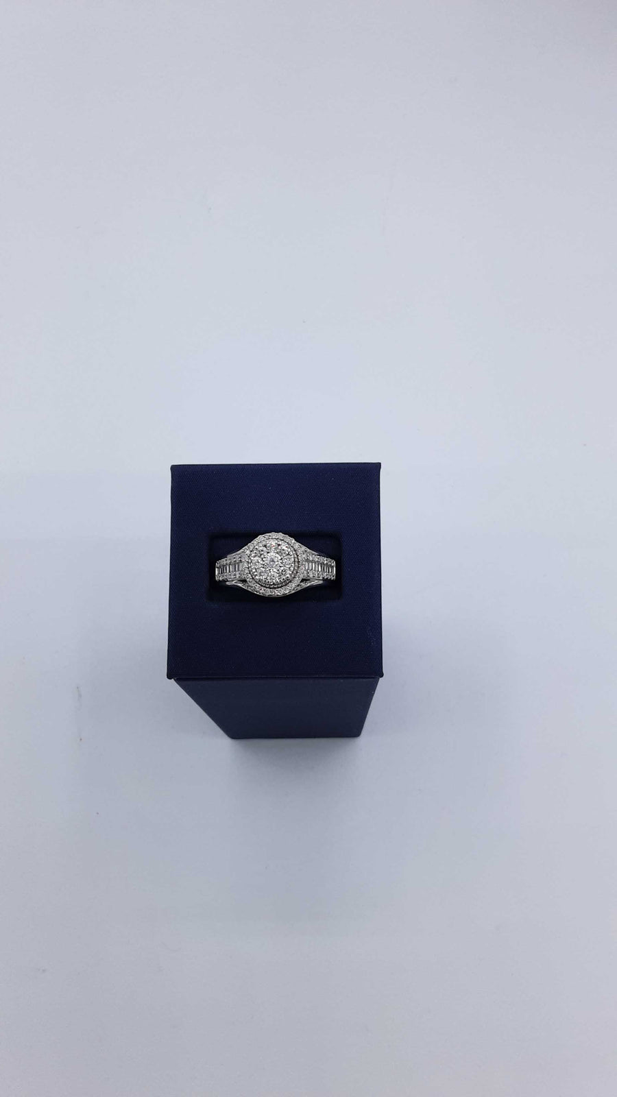 Women's Ring - White Gold 10k (.417) 6.8 grams Size 10.5