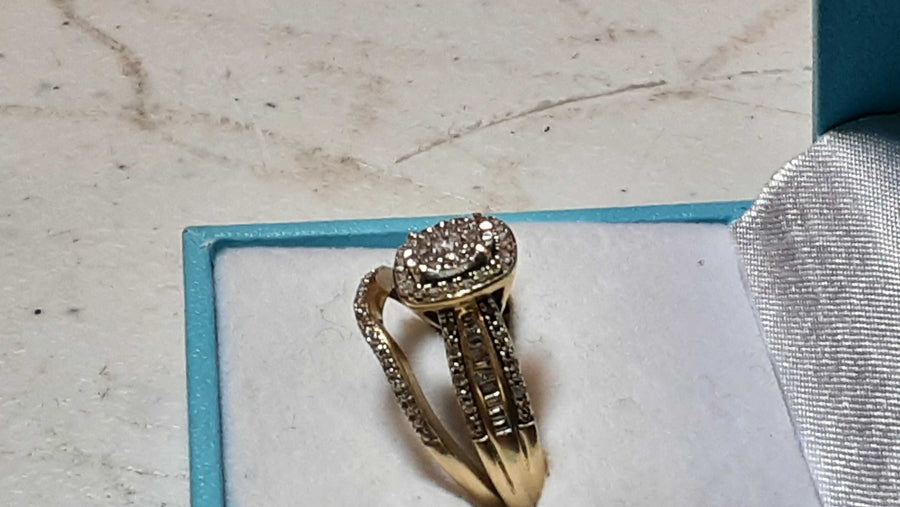 Ring - Wedding Set - Yellow Gold 10k (.417) 4.1 grams Size 7.5