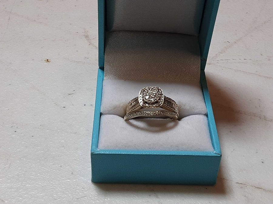 Ring - Wedding Set - Yellow Gold 10k (.417) 4.1 grams Size 7.5