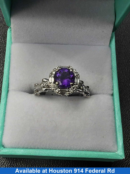Women's Ring - White Gold 18k (.750) 6.1 grams Size 7