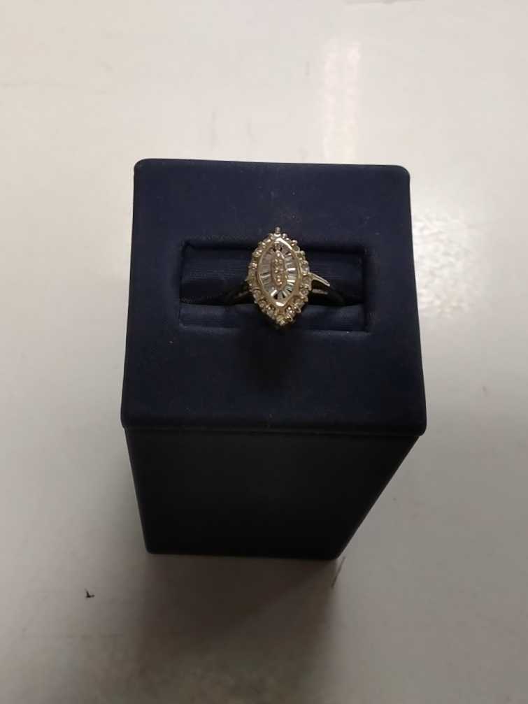 Women's Ring - Yellow Gold 10k (.417) 2.3 grams Size 8