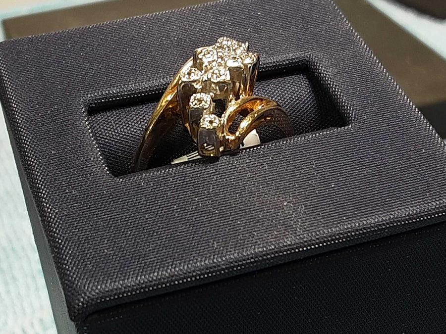 Women's Ring - Yellow Gold 10k (.417) 3.1 grams Size 6.5
