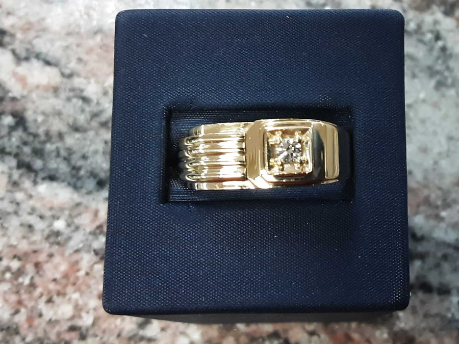 Men's Ring - Yellow Gold 14k (.585) 10.9 grams Size 10.5