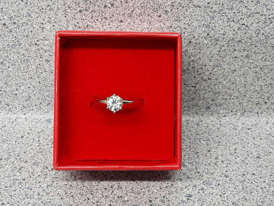 Women's Ring - Solitaire - Yellow Gold 14k (.585) 2 grams Size 6