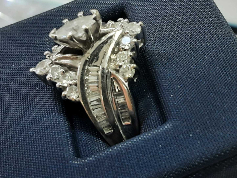 Women's Ring - White Gold 14k (.585) 8.3 grams Size 20