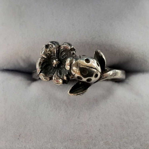 Women's Ring - Silver 4.7 grams Size 8