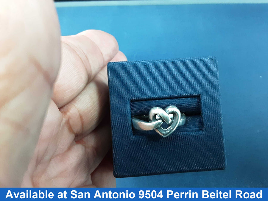 Women's Ring - Silver 6 grams Size 8.5