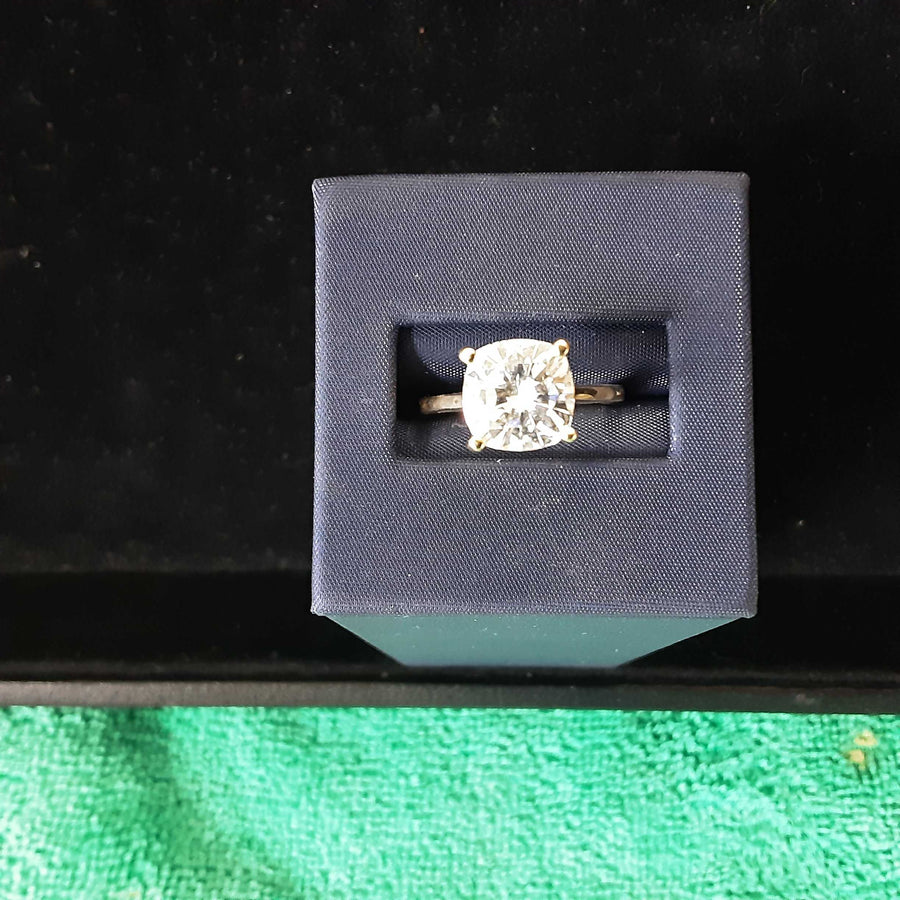 Women's Ring - Solitaire - Yellow Gold 14k (.585) 3 grams Size 7.5