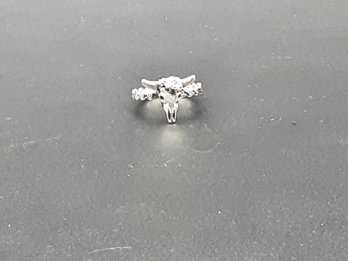 Women's Ring - Silver 4.6 grams Size 9