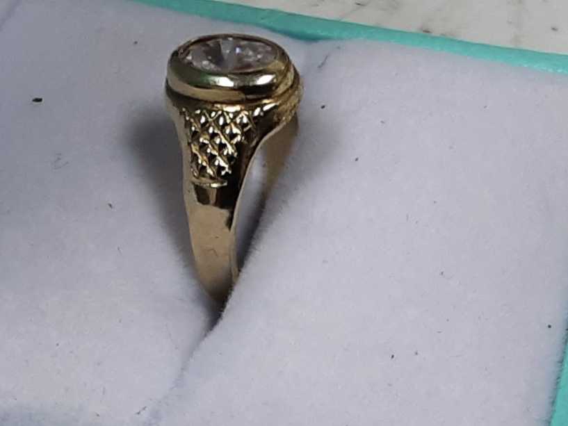 Women's Ring - Solitaire - Yellow Gold 14k (.585) 1.2 grams Size 3.5