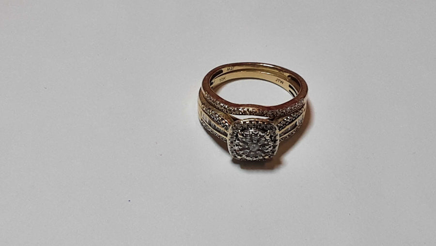 Ring - Wedding Set - Yellow Gold 10k (.417) 4.1 grams Size 7.5