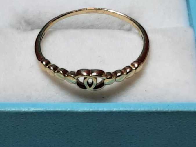 Women's Ring - Yellow Gold 10k (.417) 0.7 grams Size 7.5