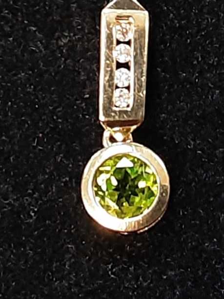 Diamond Pendant - Yellow Gold 18k (.750) 1.8 grams