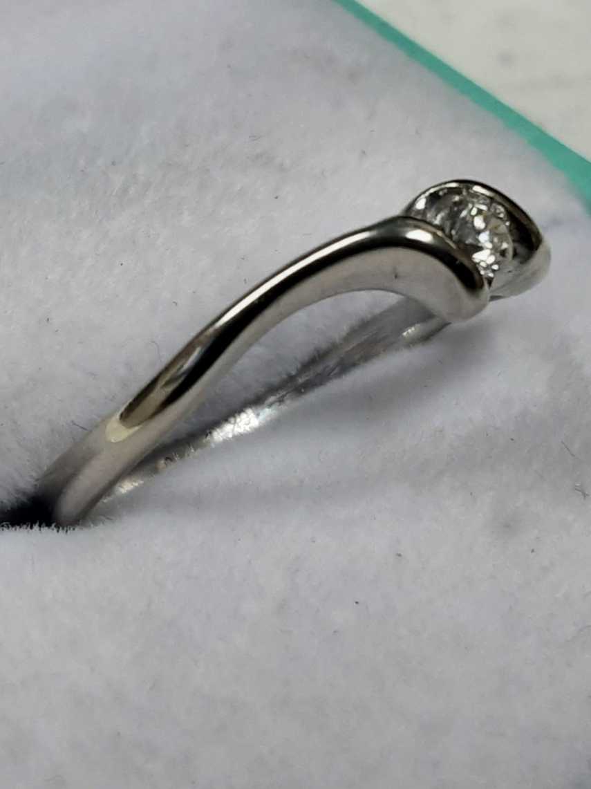 Women's Ring - Solitaire - Yellow Gold 10k (.417) 1.8 grams Size 7.5