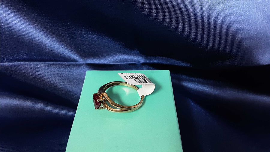 Women's Ring - Yellow Gold 10k (.417) 2.1 grams Size 6.5