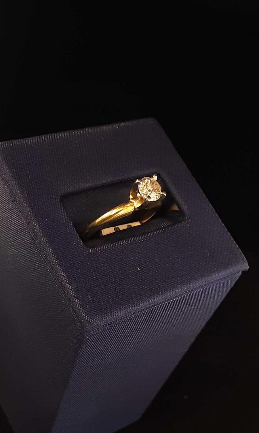 Women's Ring - Solitaire - Yellow Gold 14k (.585) 2.4 grams Size 8
