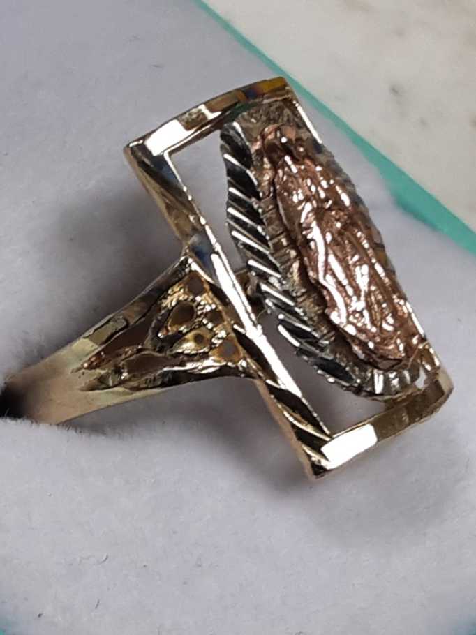 Women's Ring - Tricolor Gold 10k (.417) 2.8 grams Size 8